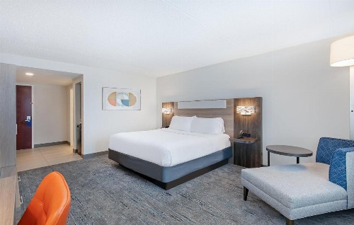 Holiday Inn Express & Suites Columbus at Northlake an IHG Hotel - image 18