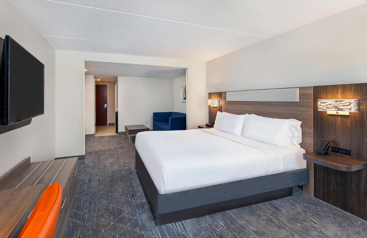Holiday Inn Express & Suites Columbus at Northlake an IHG Hotel - image 2