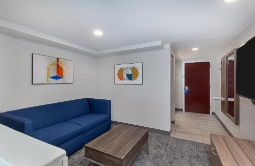 Holiday Inn Express & Suites Columbus at Northlake an IHG Hotel - image 25