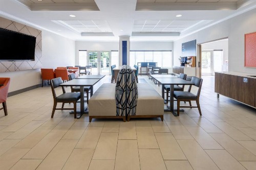 Holiday Inn Express & Suites Columbus at Northlake an IHG Hotel - image 26