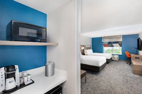 Holiday Inn Express & Suites Columbus at Northlake an IHG Hotel - image 29