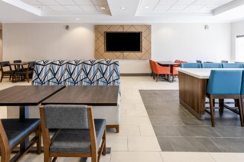 Holiday Inn Express & Suites Columbus at Northlake an IHG Hotel - image 38