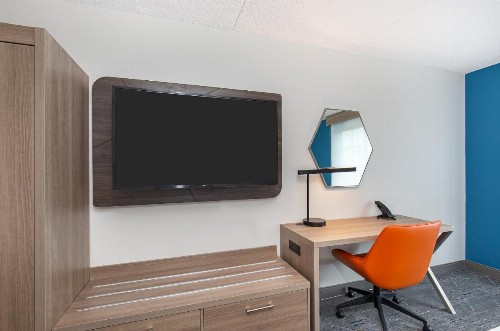 Holiday Inn Express & Suites Columbus at Northlake an IHG Hotel - image 39
