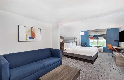 Holiday Inn Express & Suites Columbus at Northlake an IHG Hotel - image 4