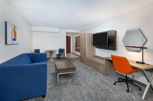 Holiday Inn Express & Suites Columbus at Northlake an IHG Hotel - image 41