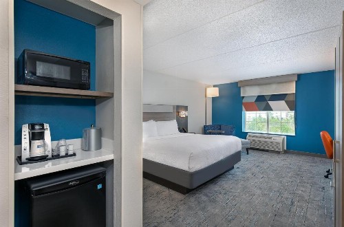 Holiday Inn Express & Suites Columbus at Northlake an IHG Hotel - image 42
