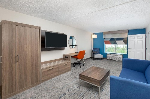 Holiday Inn Express & Suites Columbus at Northlake an IHG Hotel - image 43