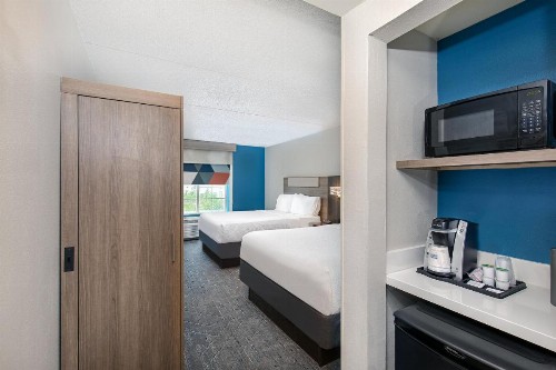 Holiday Inn Express & Suites Columbus at Northlake an IHG Hotel - image 47