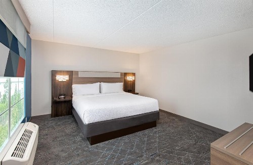 Holiday Inn Express & Suites Columbus at Northlake an IHG Hotel - image 48