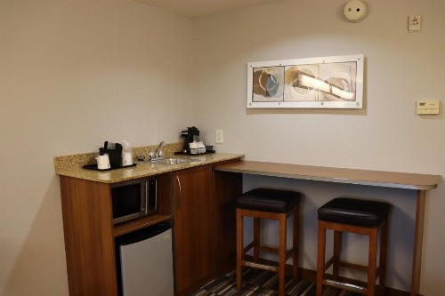 Microtel Inn & Suites by Wyndham Columbus/Near Fort Benning - image 37