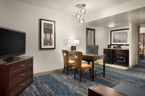 Embassy Suites Columbus - image 27