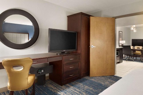 Embassy Suites Columbus - image 32