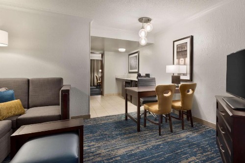 Embassy Suites Columbus - image 33