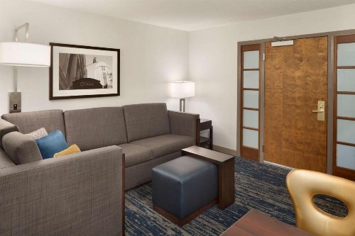Embassy Suites Columbus - image 34