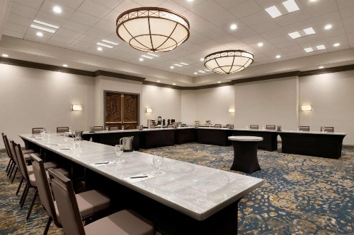 Embassy Suites Columbus - image 40