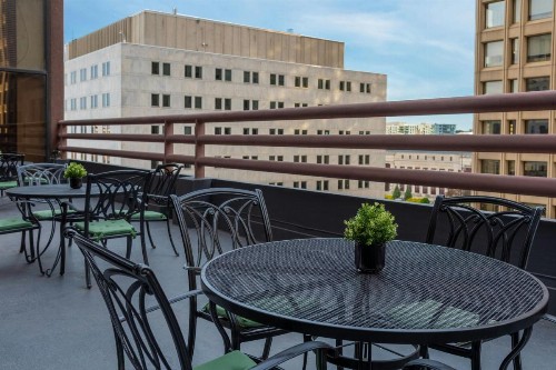 DoubleTree Suites by Hilton Columbus - image 11