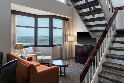 DoubleTree Suites by Hilton Columbus - image 18