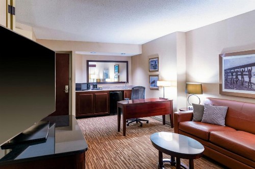 DoubleTree Suites by Hilton Columbus - image 30