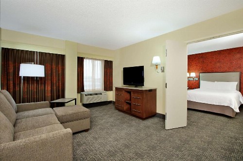 Hampton Inn & Suites Columbus-Downtown Ohio - image 2