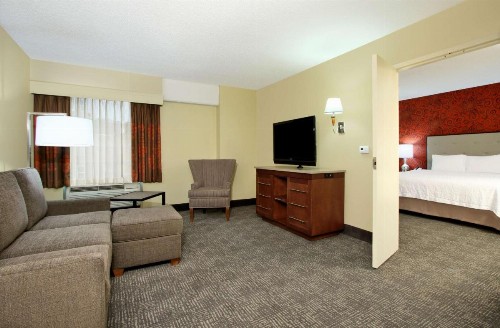 Hampton Inn & Suites Columbus-Downtown Ohio - image 41