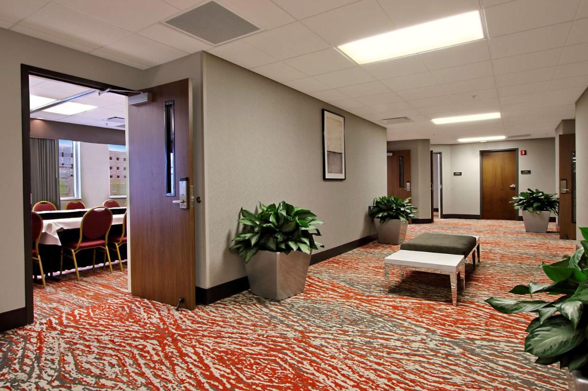 Hampton Inn & Suites Columbus-Downtown Ohio - image 7