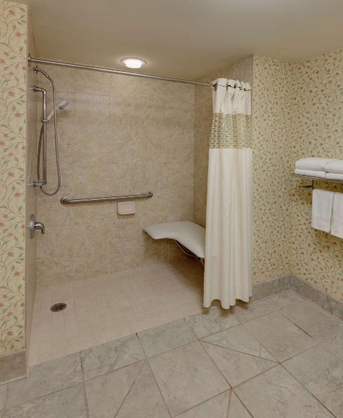 Hampton Inn & Suites Columbus Polaris - image 17