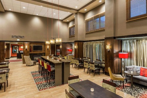 Hampton Inn & Suites Columbus Polaris - image 2
