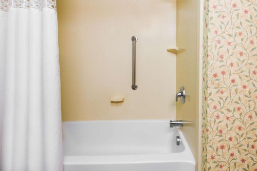 Hampton Inn & Suites Columbus Polaris - image 20