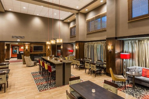 Hampton Inn & Suites Columbus Polaris - image 3