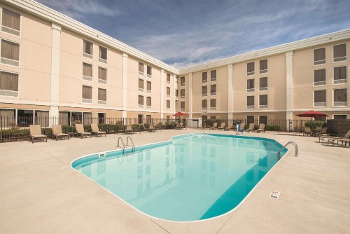 Hampton Inn Columbus-International Airport - image 10