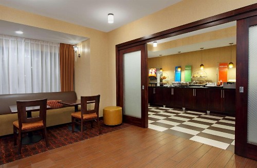 Hampton Inn Columbus-International Airport - image 13