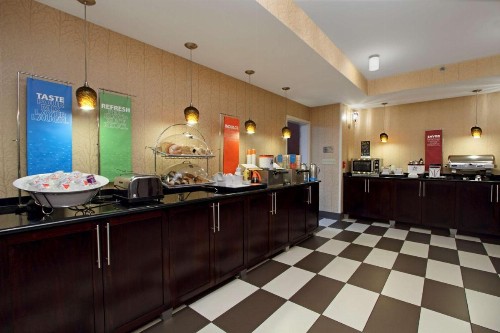 Hampton Inn Columbus-International Airport - image 14