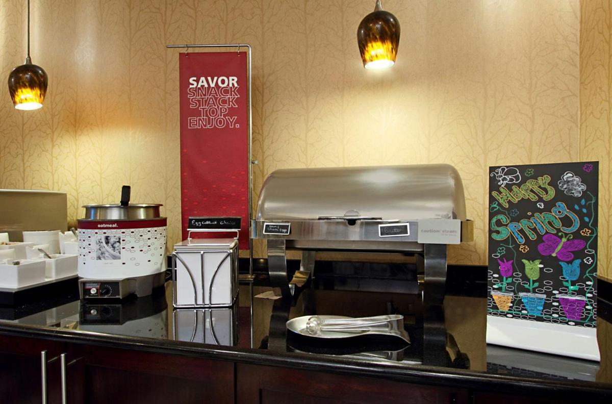 Hampton Inn Columbus-International Airport - image 4