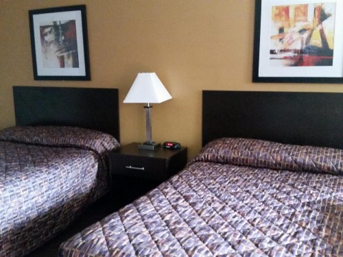 German Village Inn Motel - image 10