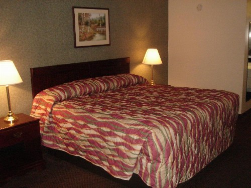 German Village Inn Motel - image 16