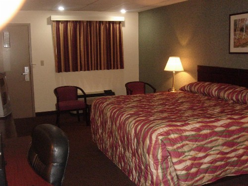 German Village Inn Motel - image 17