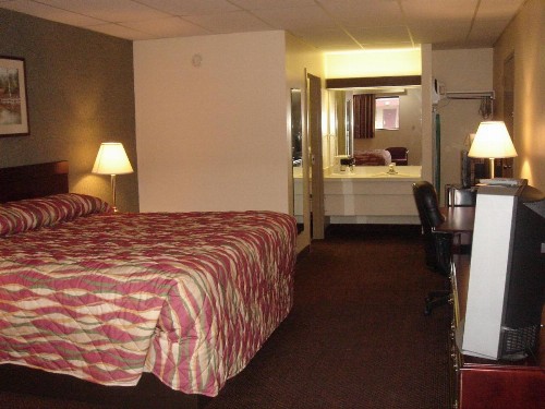 German Village Inn Motel - image 19