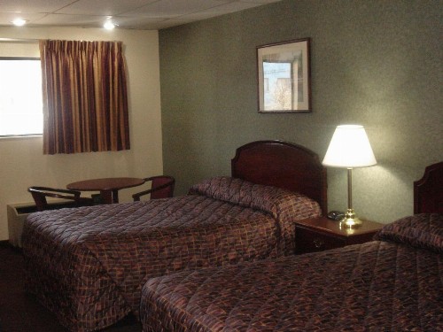 German Village Inn Motel - image 2