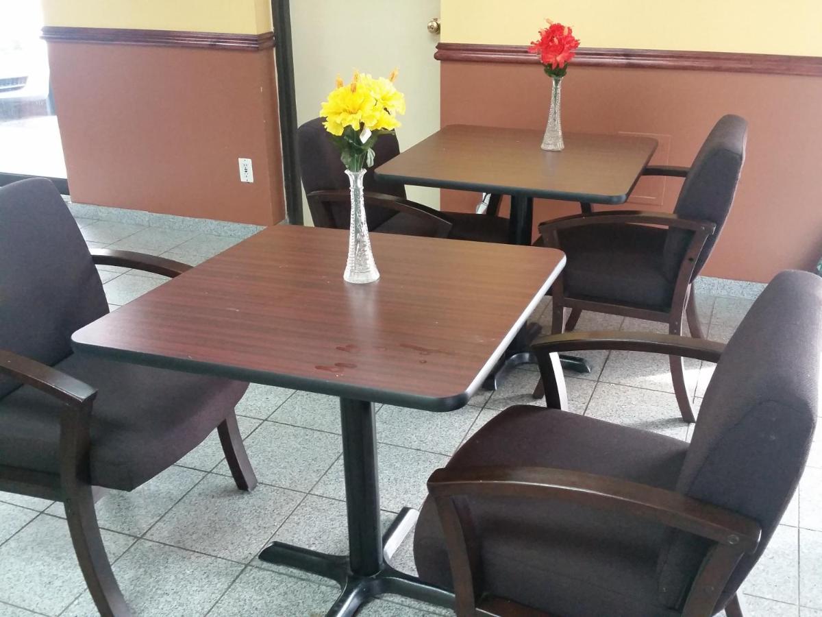 German Village Inn Motel - image 6