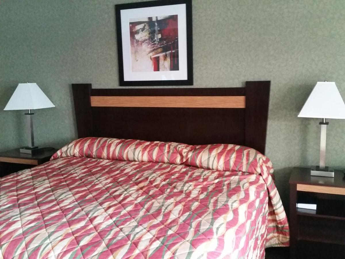 German Village Inn Motel - image 7
