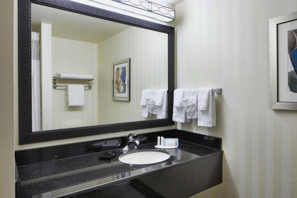 Fairfield Inn and Suites Columbus Polaris - image 6
