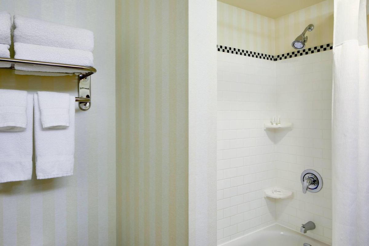 Fairfield Inn and Suites Columbus Polaris - image 7