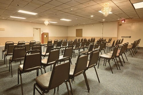Columbus Grand Hotel & Banquet Center - image 11