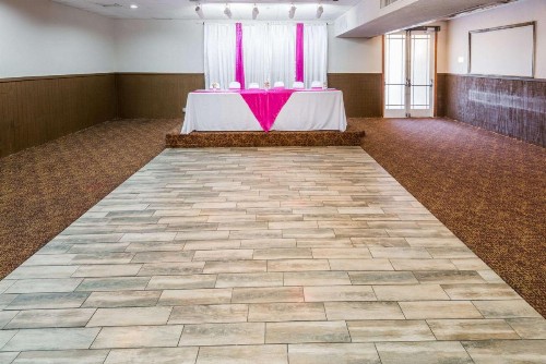 Columbus Grand Hotel & Banquet Center - image 2