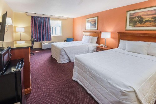 Columbus Grand Hotel & Banquet Center - image 30