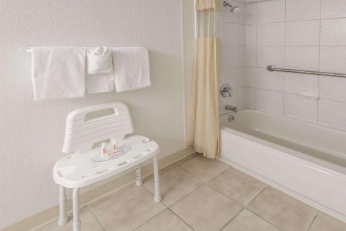 Columbus Grand Hotel & Banquet Center - image 33