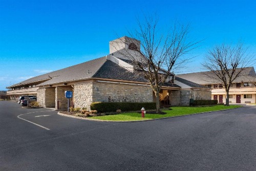 Rodeway Inn - image 15