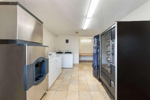 Rodeway Inn - image 20