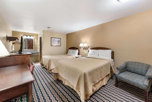 Rodeway Inn - image 21