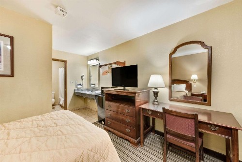 Rodeway Inn - image 24